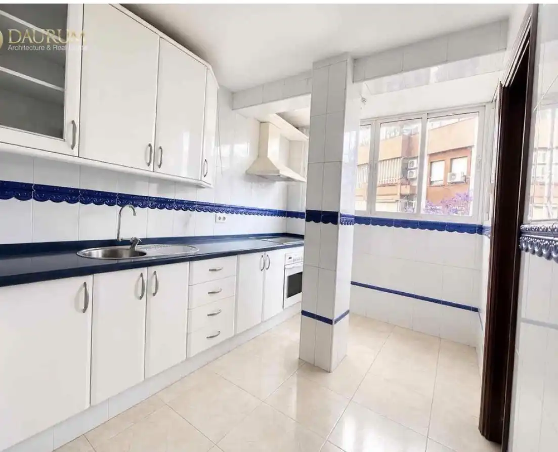 Flat for sale in Plaza Edipo, 5, El Torrejón - El Cerezo Kitchen of Flat for sale in Sevilla with Air Conditioner, Terrace and Balcony