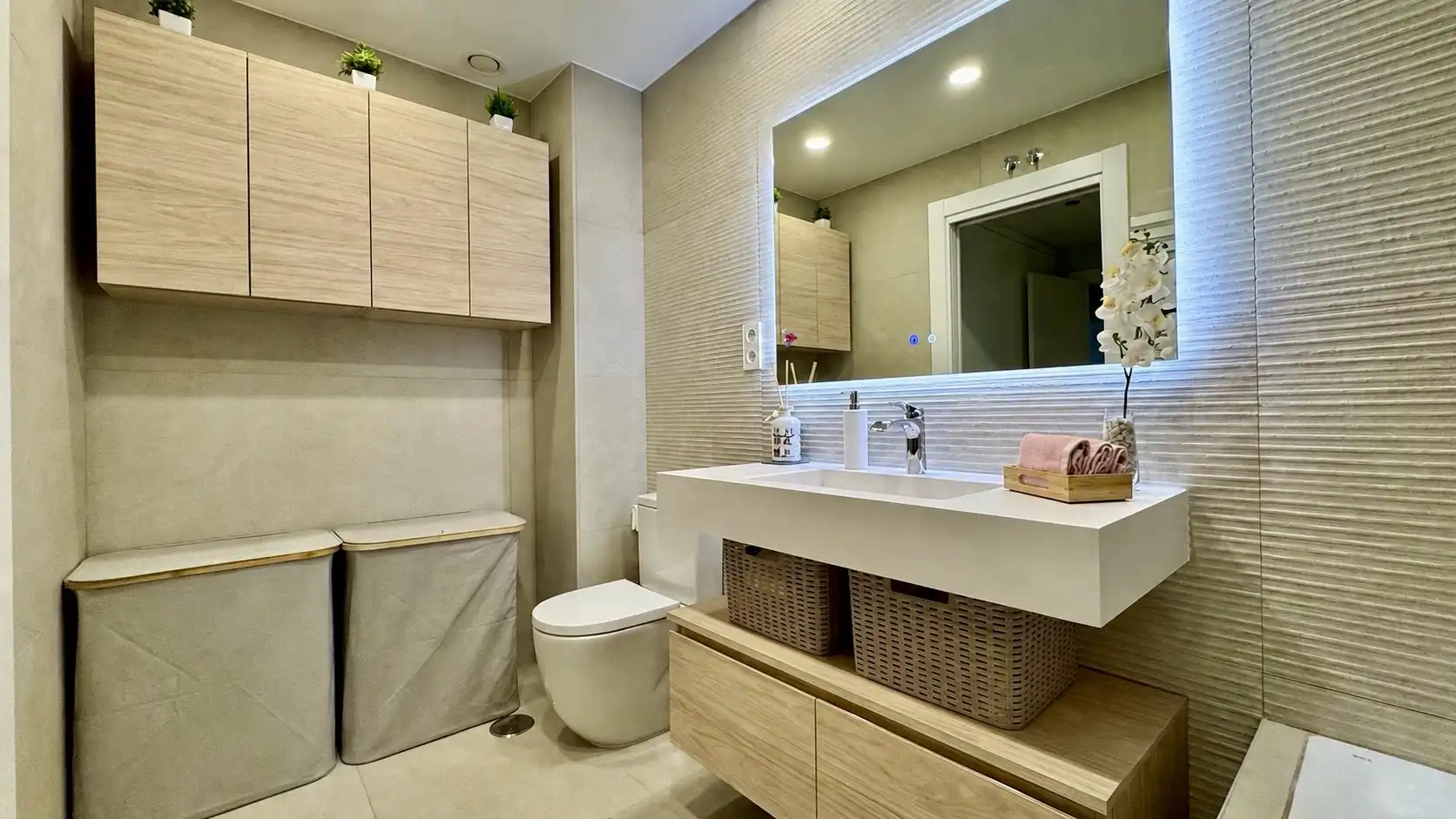 Flat for sale in Calle Isaac Peral, 1, Sector B Bathroom of Flat for sale in Boadilla del Monte with Air Conditioner, Terrace and Swimming Pool