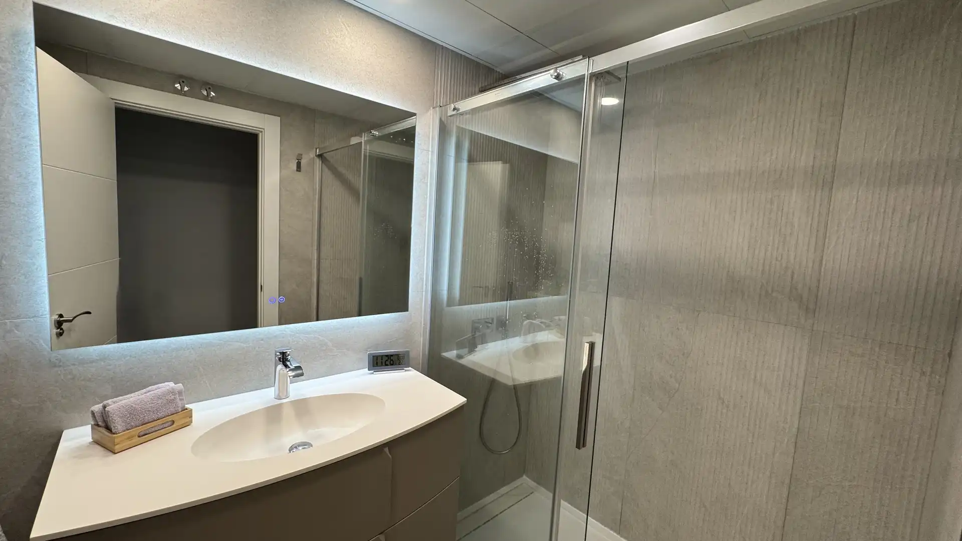 Flat for sale in Calle Isaac Peral, 1, Sector B Bathroom of Flat for sale in Boadilla del Monte with Air Conditioner, Terrace and Swimming Pool