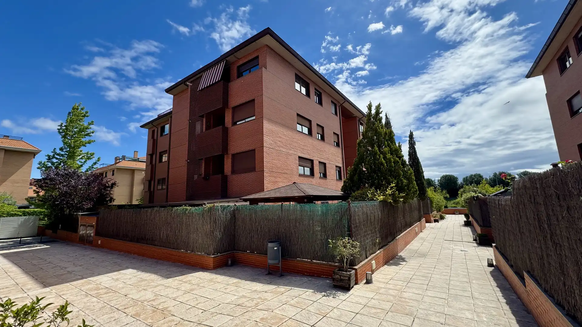 Flat for sale in Calle Isaac Peral, 1, Sector B Exterior view of Flat for sale in Boadilla del Monte with Air Conditioner, Terrace and Swimming Pool