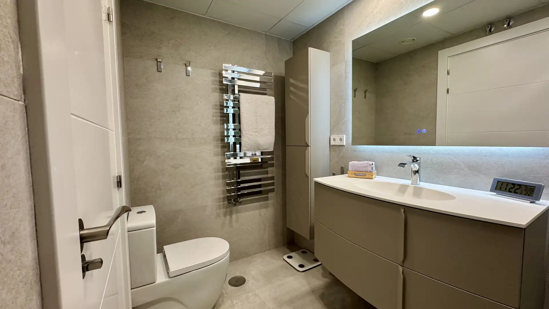 Flat for sale in Calle Isaac Peral, 1, Sector B Bathroom of Flat for sale in Boadilla del Monte with Air Conditioner, Terrace and Swimming Pool