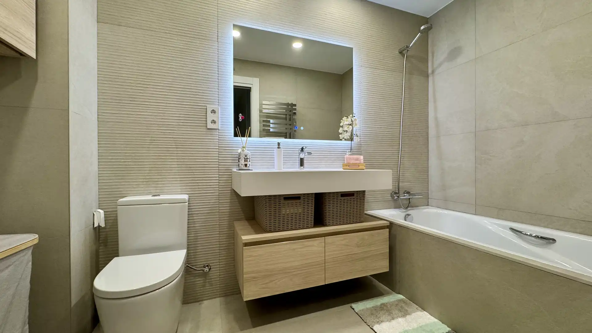 Flat for sale in Calle Isaac Peral, 1, Sector B Bathroom of Flat for sale in Boadilla del Monte with Air Conditioner, Terrace and Swimming Pool