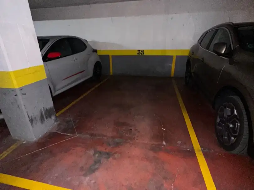 Parking de Piso en venta en  Madrid Capital con Terraza y Balcón