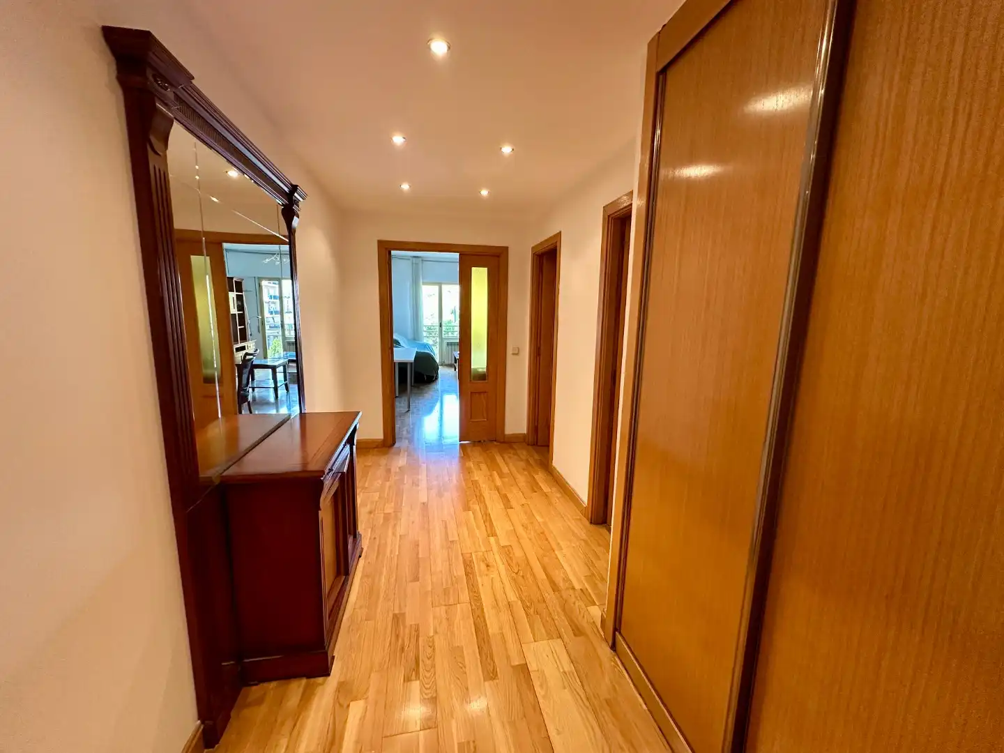 Piso en venta en  Madrid Capital con Terraza y Balcón