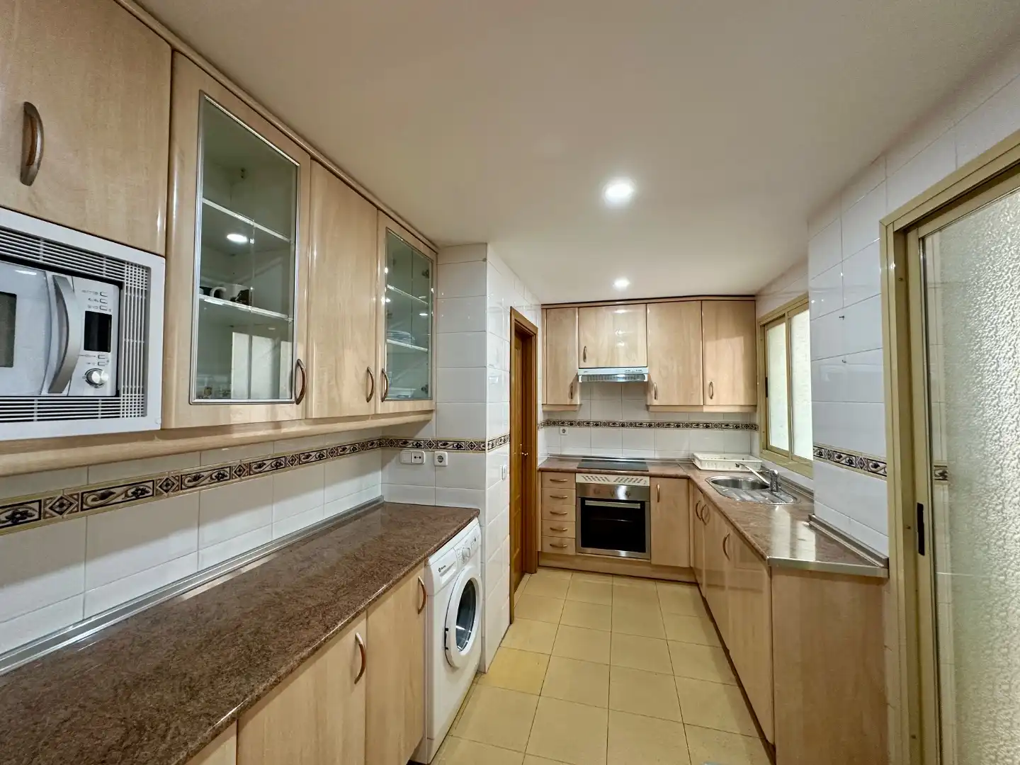 Cocina de Piso en venta en  Madrid Capital con Terraza y Balcón