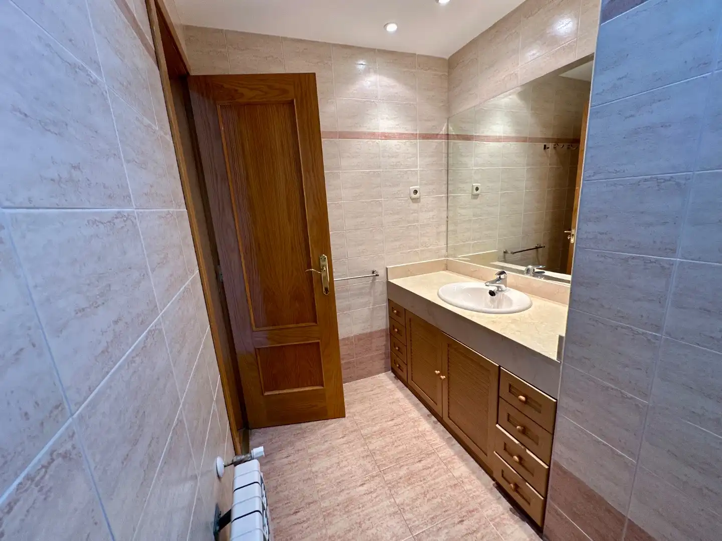 Baño de Piso en venta en  Madrid Capital con Terraza y Balcón