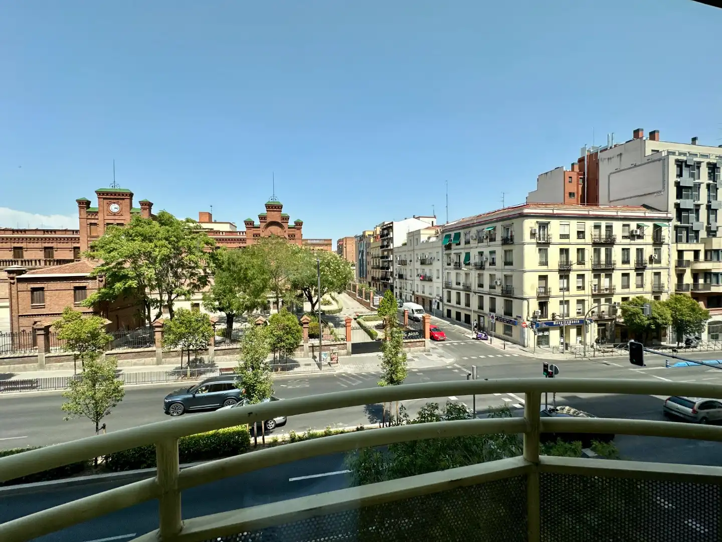 Vista exterior de Piso en venta en  Madrid Capital con Terraza y Balcón