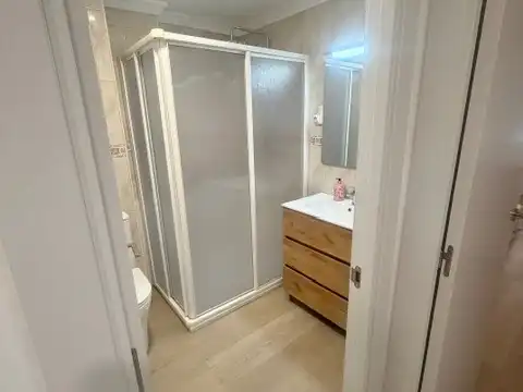 Flat for rent in Carrer del Pintor Maella, 11, La Creu del Grau Bathroom of Flat for rent in Valencia with Air Conditioner, Furnished and Balcony