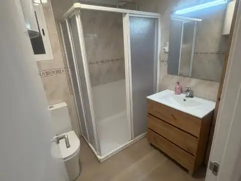 Flat for rent in Carrer del Pintor Maella, 11, La Creu del Grau Bathroom of Flat for rent in Valencia with Air Conditioner, Furnished and Balcony