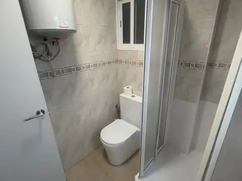 Flat for rent in Carrer del Pintor Maella, 11, La Creu del Grau Bathroom of Flat for rent in Valencia with Air Conditioner, Furnished and Balcony