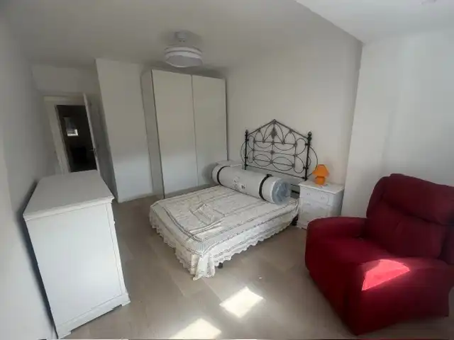 Flat for rent in Carrer del Pintor Maella, 11, La Creu del Grau Bedroom of Flat for rent in Valencia with Air Conditioner, Furnished and Balcony