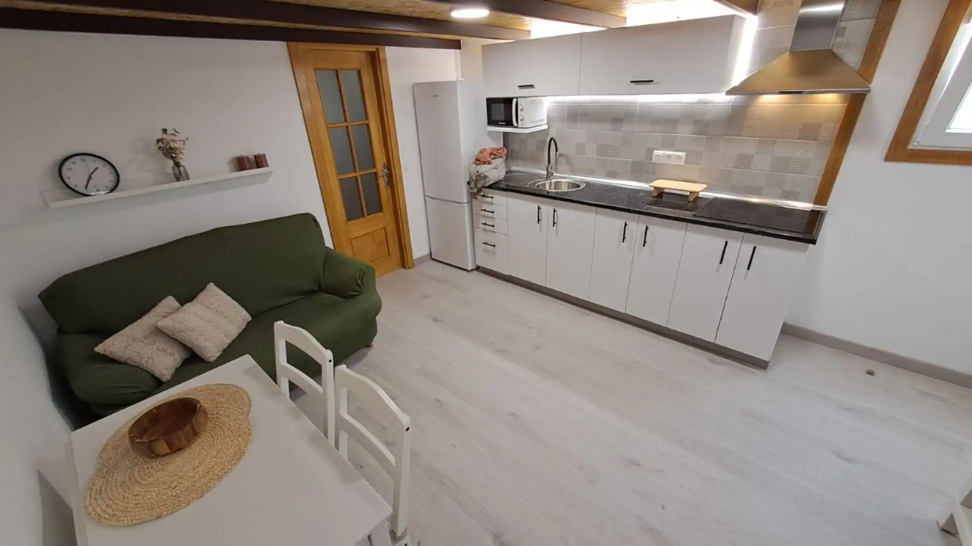 Cocina de Estudio de alquiler en San Cristóbal de la Laguna con Parquet, Amueblado y Lavadora
