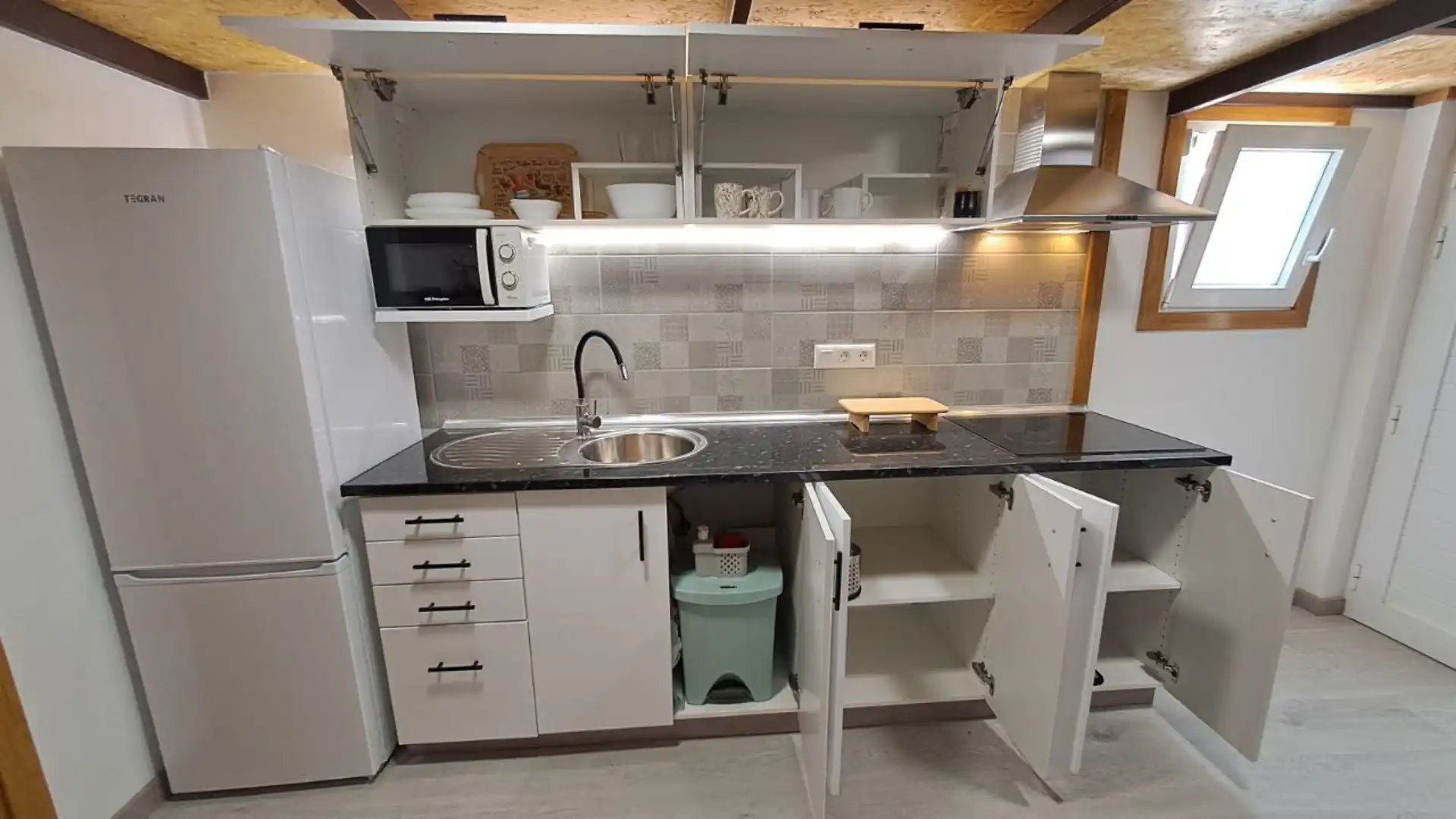 Cocina de Estudio de alquiler en San Cristóbal de la Laguna con Parquet, Amueblado y Lavadora