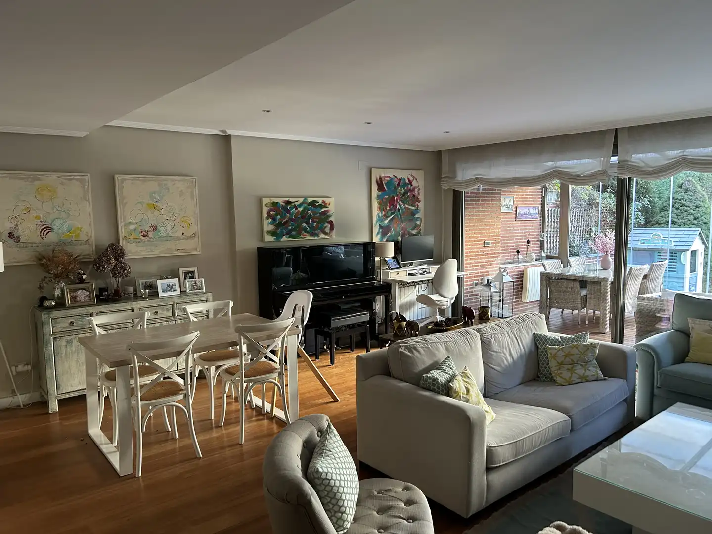Sala de estar de Piso de alquiler en Madrid con Aire acondicionado, Calefacción y Jardín privado