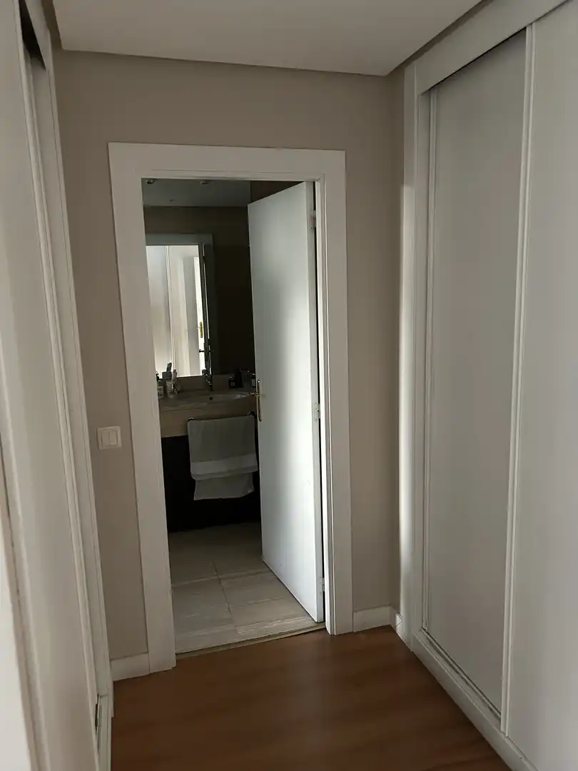 Baño de Piso de alquiler en Madrid con Aire acondicionado, Calefacción y Jardín privado