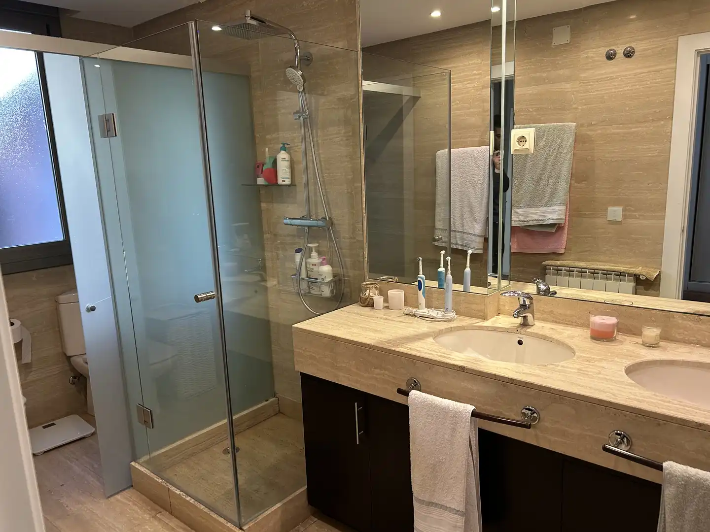 Baño de Piso de alquiler en Madrid con Aire acondicionado, Calefacción y Jardín privado