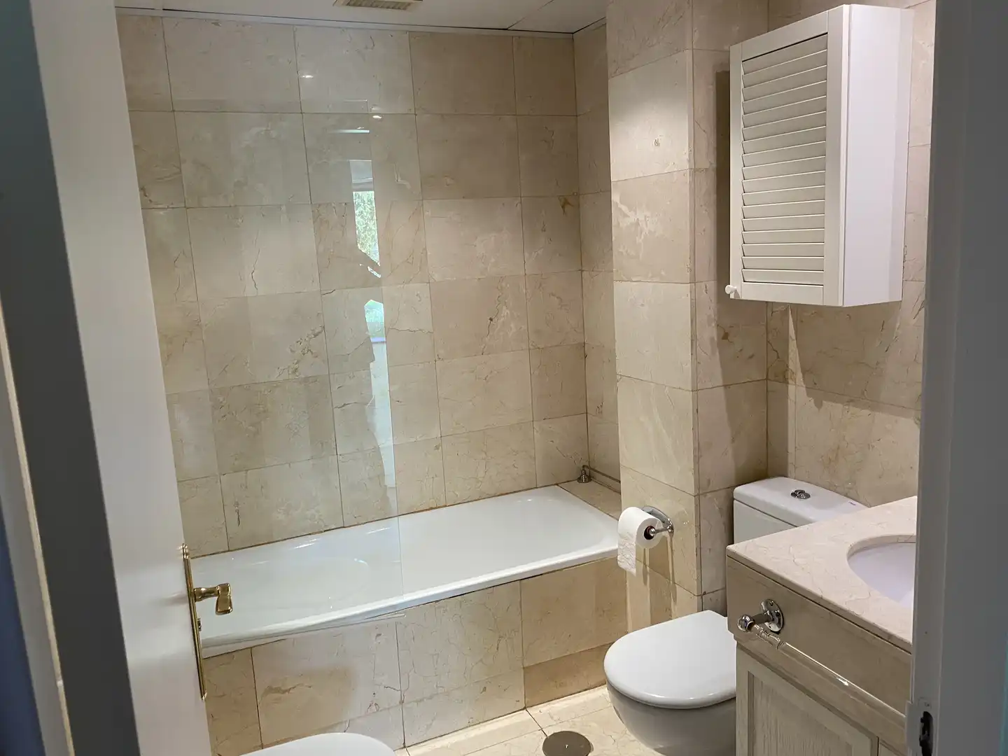 Baño de Piso de alquiler en Madrid con Aire acondicionado, Calefacción y Jardín privado