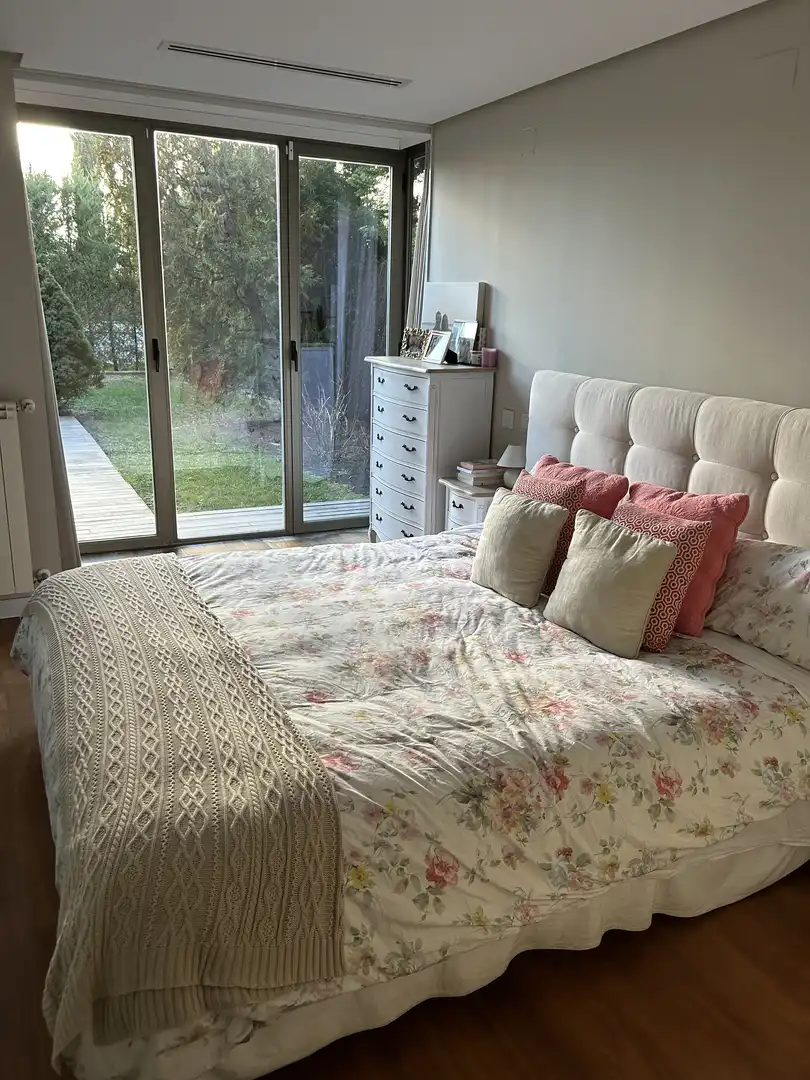 Habitación de Piso de alquiler en Madrid con Aire acondicionado, Calefacción y Jardín privado