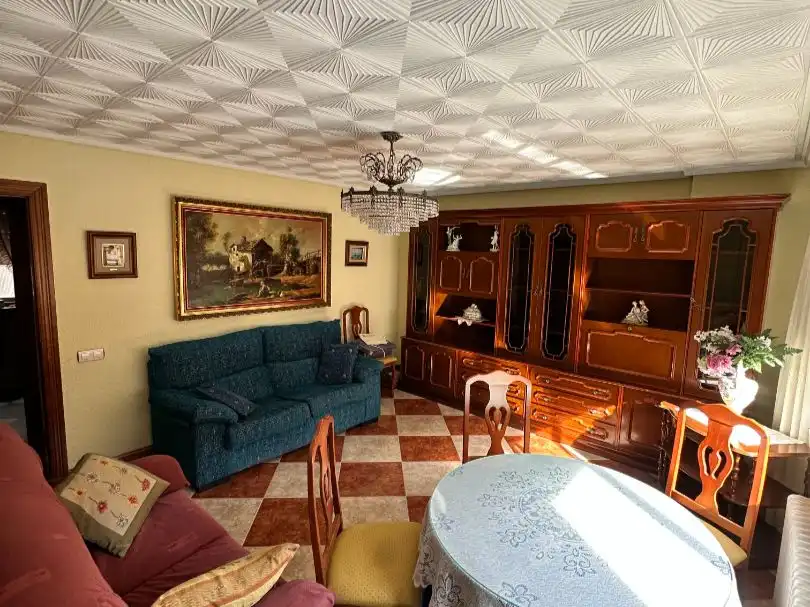 Flat for rent in Calle Cuarta, 10, San Bernardo Living room of Flat for rent in Salamanca with Heating, Furnished and Balcony