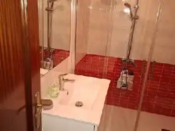 Flat for rent in Calle Cuarta, 10, San Bernardo Bathroom of Flat for rent in Salamanca with Heating, Furnished and Balcony
