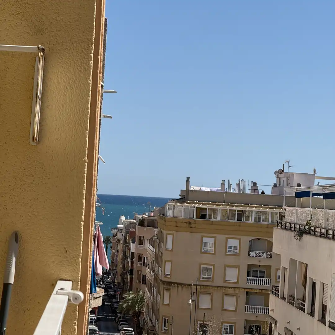 Pis de lloguer a Calle Almudena, 48, Avenida Habaneras - Curva de Palangre Vista exterior de Pis de lloguer en Torrevieja amb Aire condicionat, Calefacció i Moblat