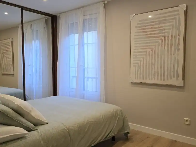 Wohnung zur Miete in Calle Carpio, 12, Santo Domingo - El Campillín Schlafzimmer von Wohnung zur Miete in Oviedo mit Balkon