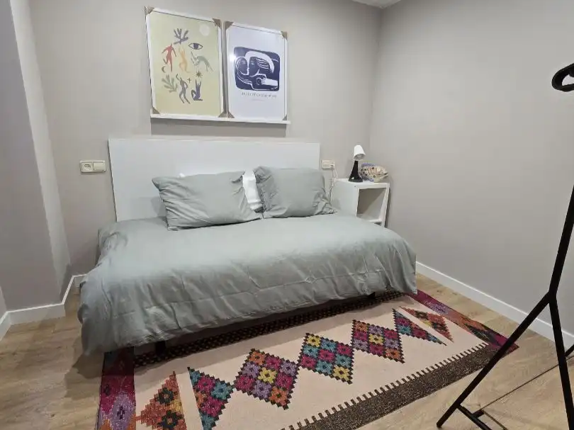 Wohnung zur Miete in Calle Carpio, 12, Santo Domingo - El Campillín Schlafzimmer von Wohnung zur Miete in Oviedo mit Balkon
