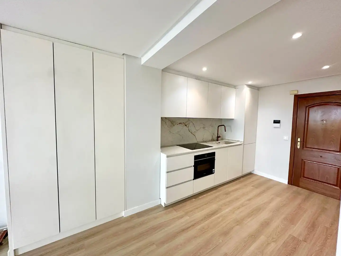 Cuina de Pis de lloguer en Vigo  amb Calefacció, Parquet i Videoporter