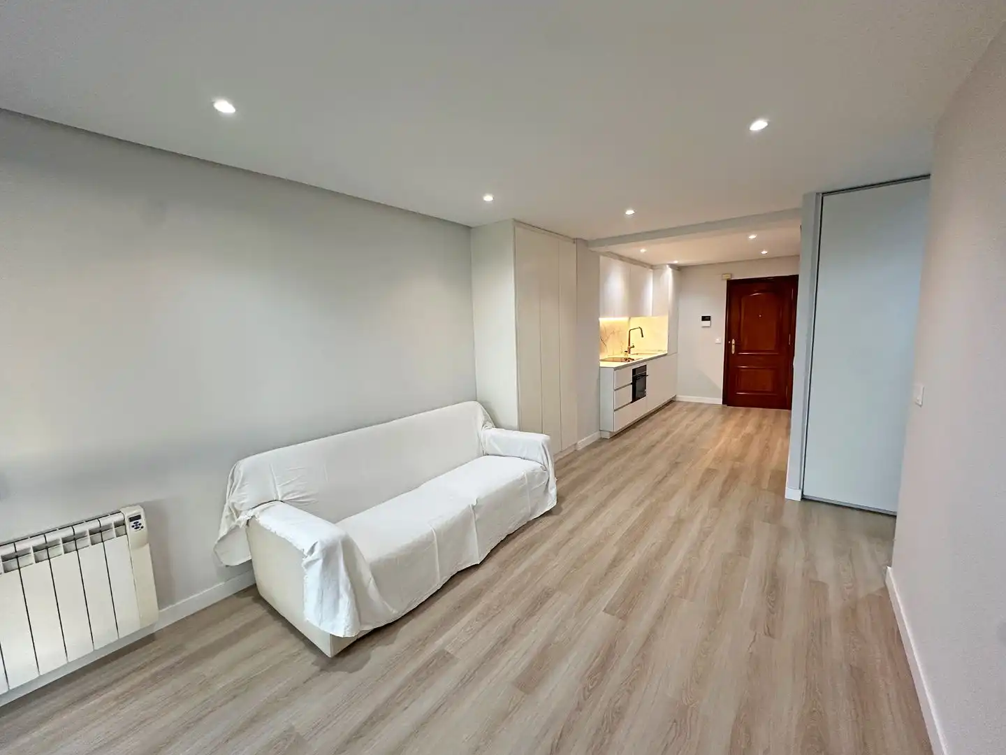 Sala d'estar de Pis de lloguer en Vigo  amb Calefacció, Parquet i Videoporter