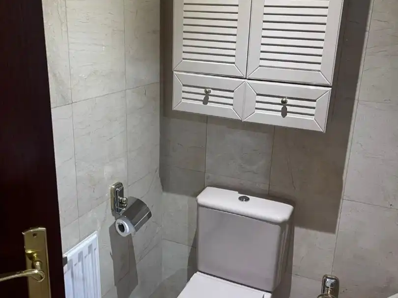 Bathroom of Flat for rent in Madrid  with Heating, Private garden and Parquet flooring