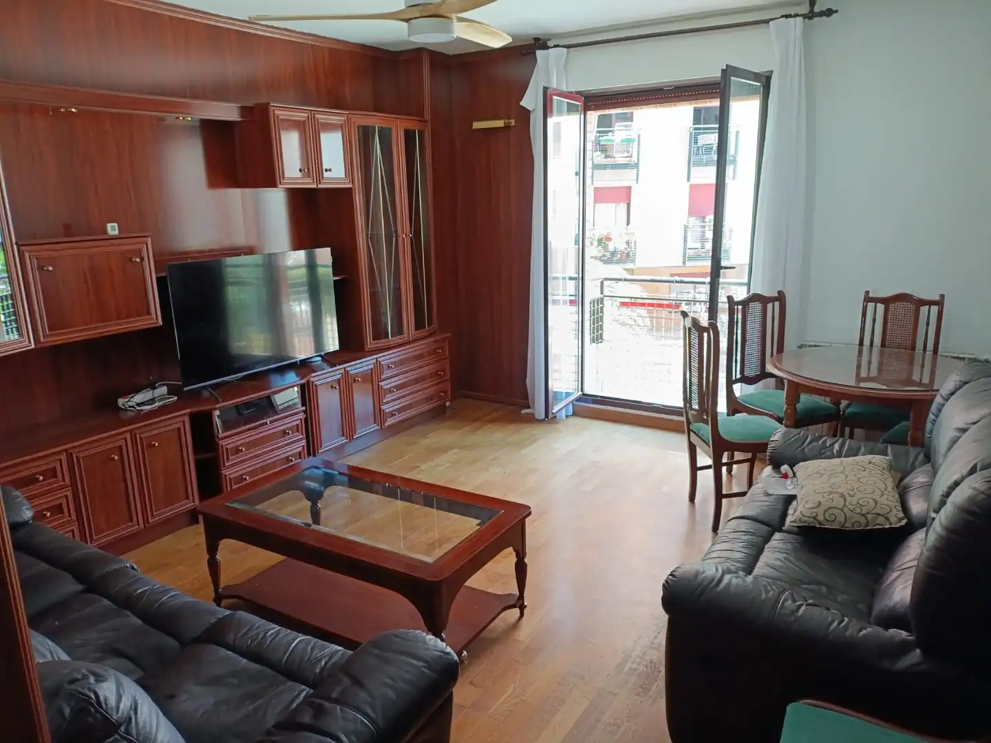 Living room of Flat for rent in Madrid  with Heating, Private garden and Parquet flooring