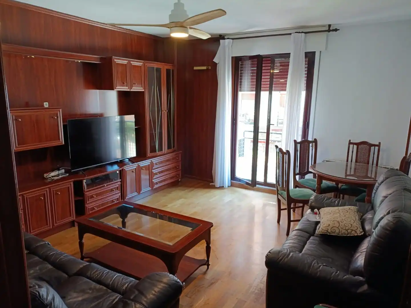 Living room of Flat for rent in Madrid  with Heating, Private garden and Parquet flooring