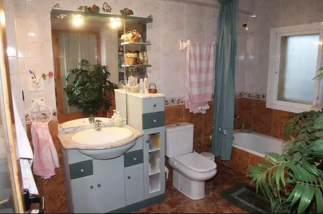Houses for rent in Calle Soria, Mondéjar Bathroom of Houses for rent in Mondéjar with Air Conditioner, Heating and Private garden