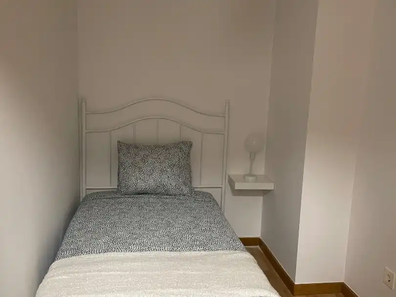 Habitación de Piso de alquiler en Cedeira con Calefacción, Parquet y Amueblado