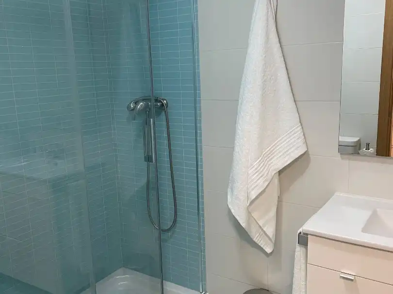 Baño de Piso de alquiler en Cedeira con Calefacción, Parquet y Amueblado