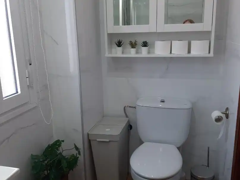 Dachboden zur Miete in Calle Rodríguez de Valcárcel, Prado del Rey Badezimmer von Dachboden zur Miete in Prado del Rey mit Klimaanlage, Heizung und Privatgarten