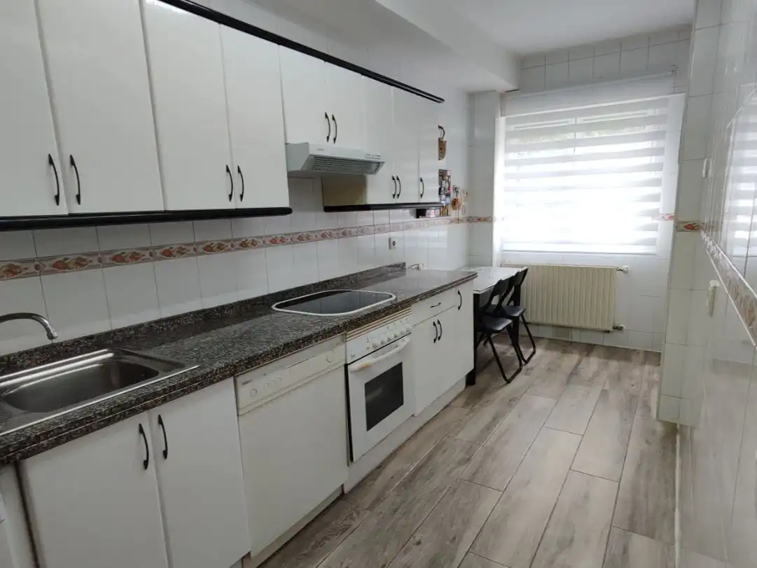 Dúplex en venta en Avenida Monsacro, 6, Morcín Cocina de Dúplex en venta en Morcín con Calefacción, Jardín privado y Parquet
