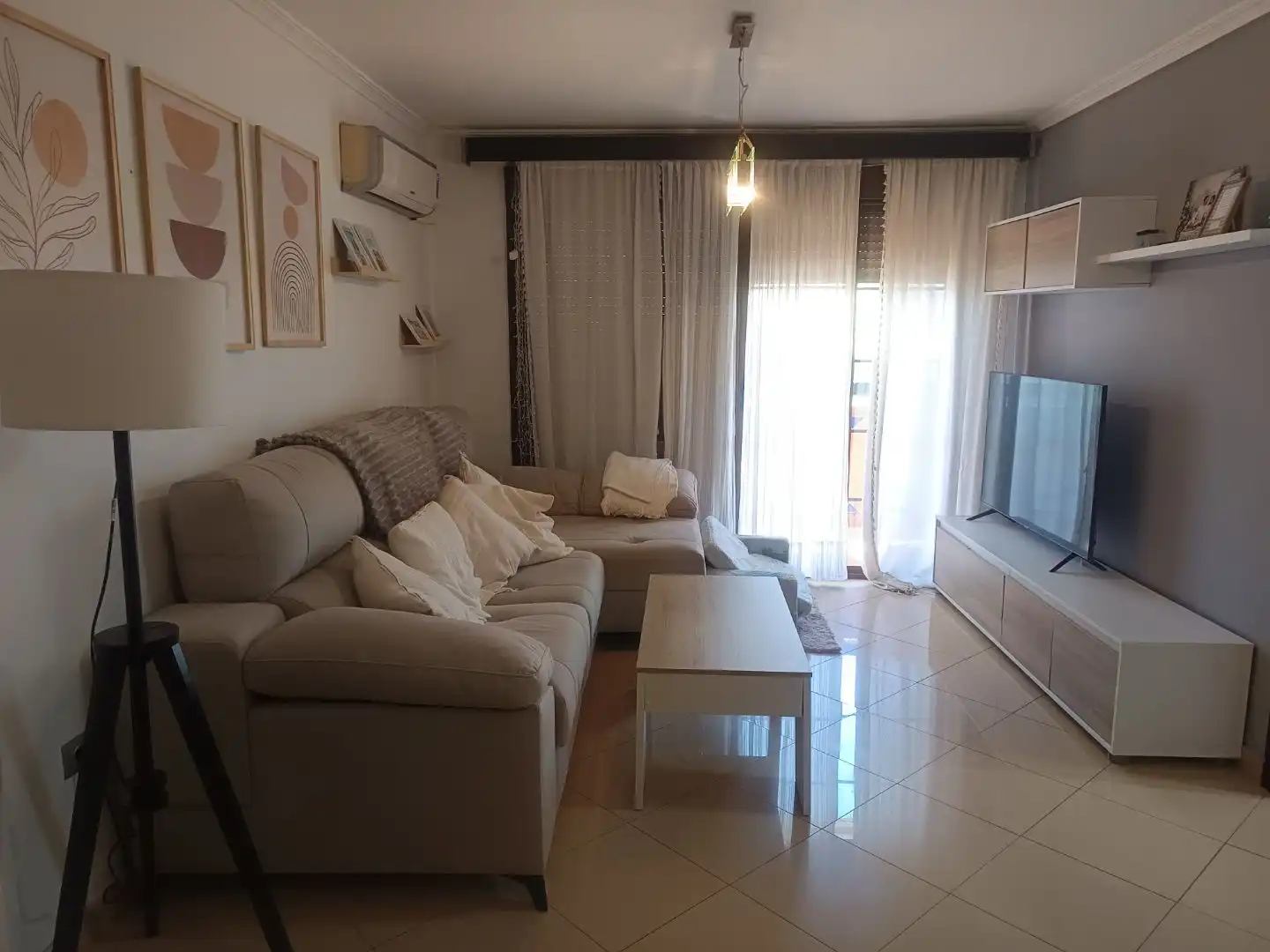 Piso de alquiler en Calle Pintor Carlos Santiesteban, 6, Villegas Sala de estar de Piso de alquiler en Sevilla con Aire acondicionado, Calefacción y Terraza