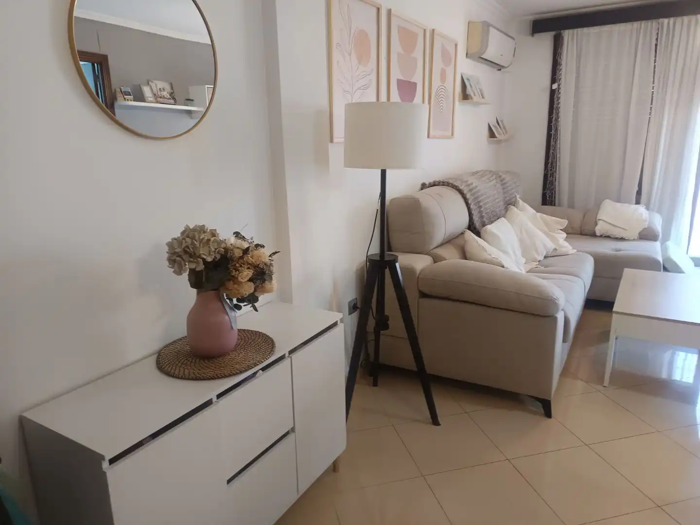 Piso de alquiler en Calle Pintor Carlos Santiesteban, 6, Villegas Sala de estar de Piso de alquiler en Sevilla con Aire acondicionado, Calefacción y Terraza