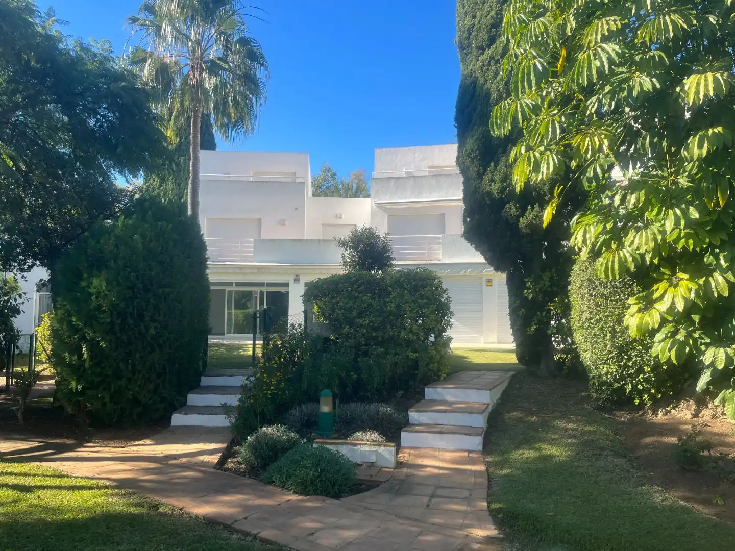 Casa adosada de lloguer a Desconocido, 26a, Sierra Blanca Vista exterior de Casa adosada de lloguer en Marbella amb Aire condicionat, Terrassa i Piscina