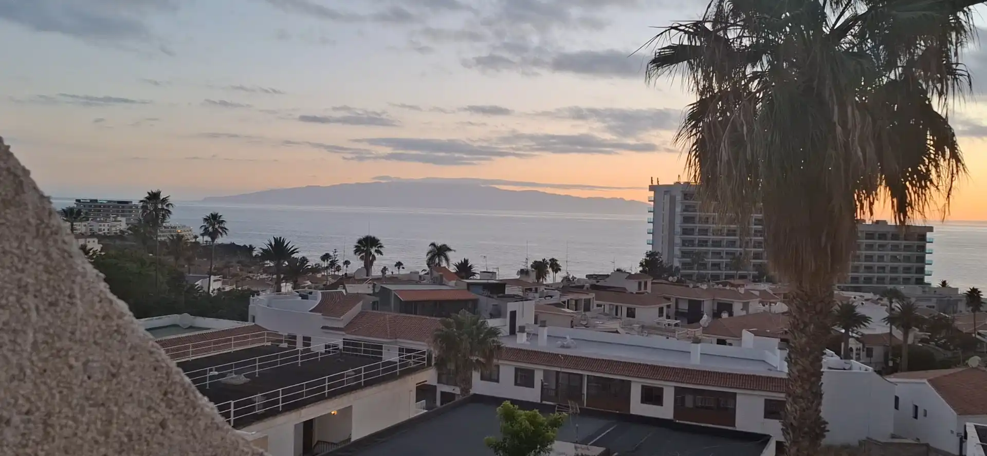 Apartamento en venta en Avenida Jose Gonzalez Forte, 59, Acantilados de Los Gigantes Vista exterior de Apartamento en venta en Santiago del Teide con Terraza