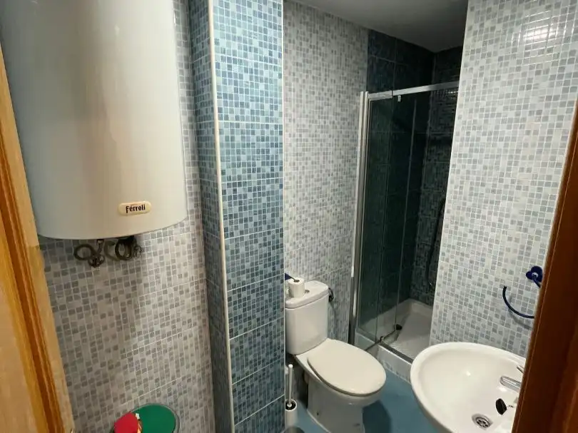 Habitación en Calle de Butarque, 40, Batallas Baño de Piso para compartir en Leganés con Aire acondicionado, Calefacción y Amueblado