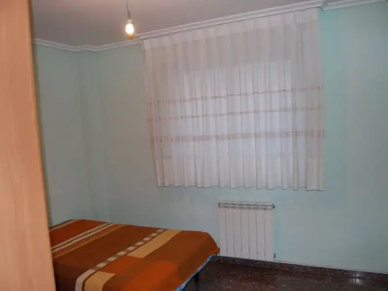 Habitación de Piso de alquiler en Zaragoza con Calefacción, Terraza y Amueblado