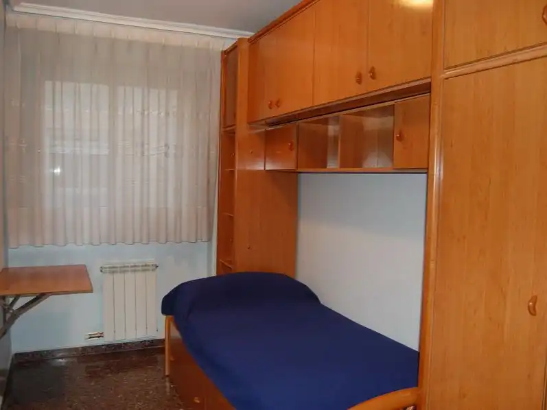 Habitación de Piso de alquiler en Zaragoza con Calefacción, Terraza y Amueblado