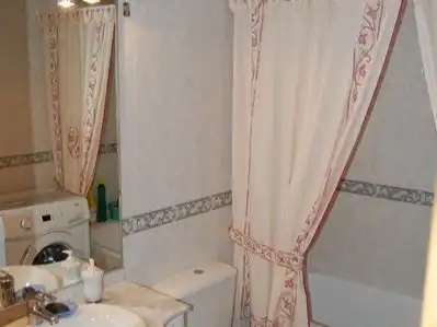 Baño de Piso de alquiler en Zaragoza con Calefacción, Terraza y Amueblado