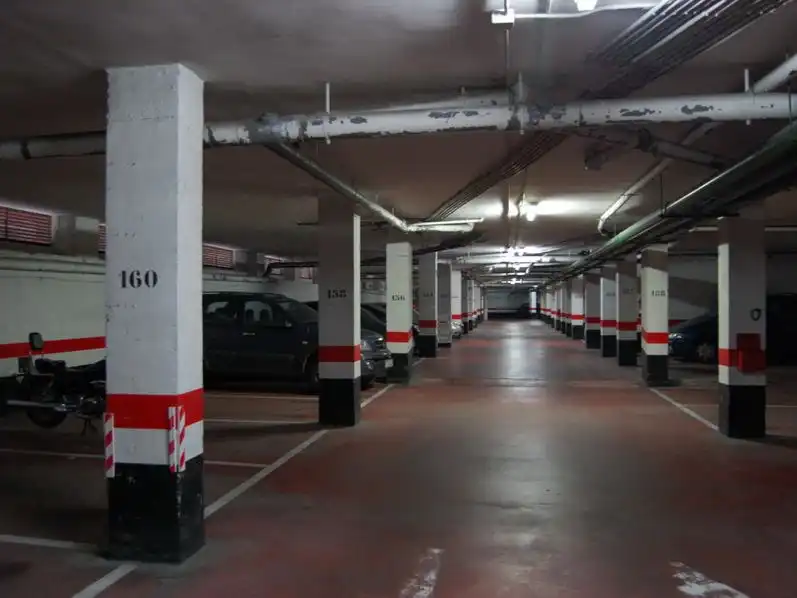 Parking de Piso de alquiler en Zaragoza con Calefacción, Terraza y Amueblado