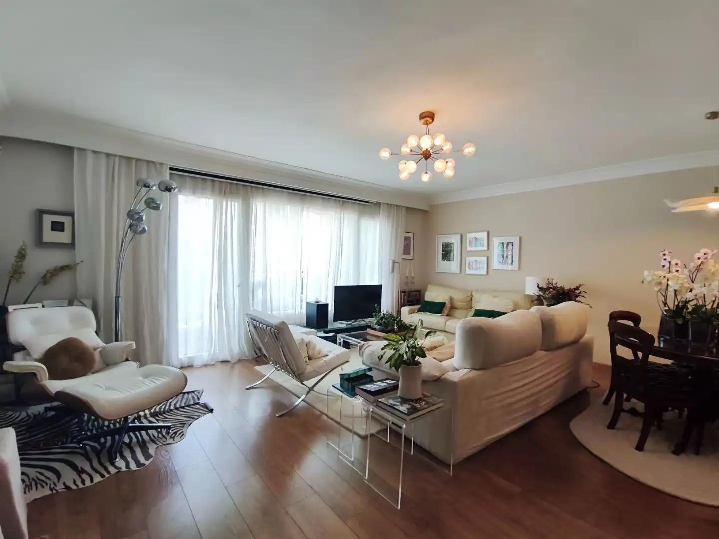 Casa o xalet en venda a Calle de José Fentanes, 83, Ciudad Universitaria Sala d'estar de Casa o xalet en venda en Madrid amb Calefacció, Parquet i Traster