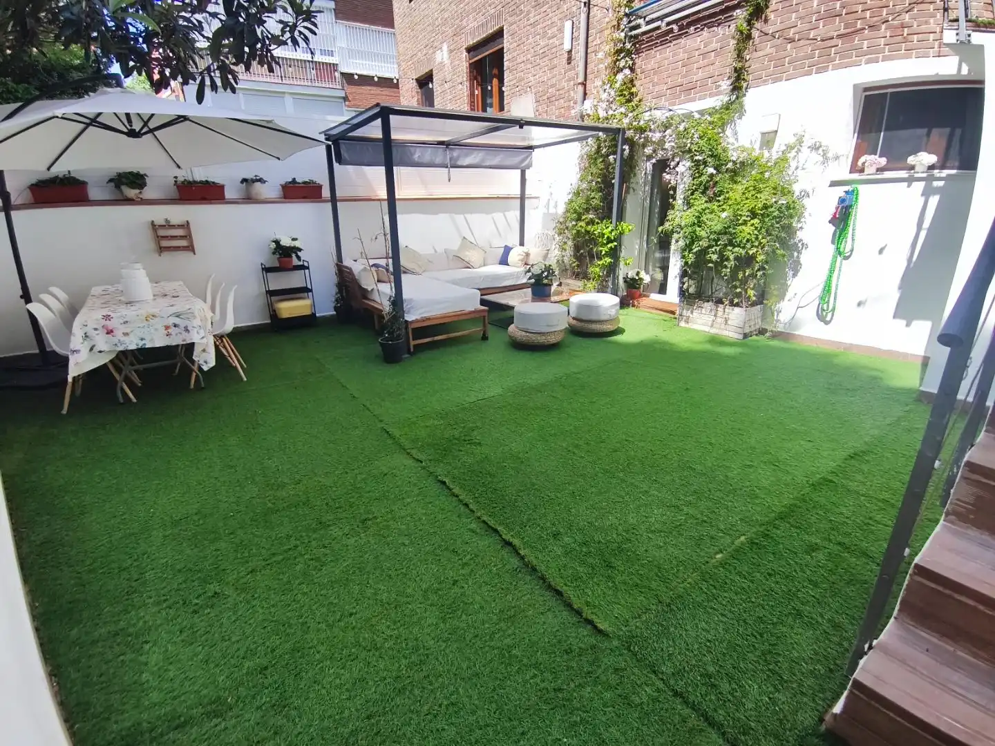 Houses for sale in Calle de José Fentanes, 83, Ciudad Universitaria Terrace of Houses for sale in Madrid Capital with Balcony