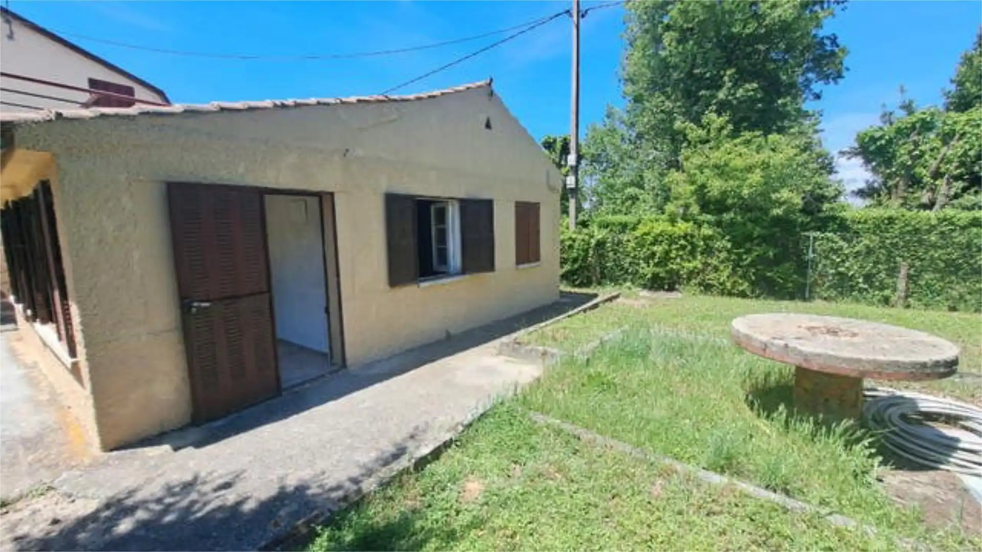 Vista exterior de Casa adosada en venda en Ortigosa del Monte amb Jardí privat
