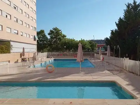 Flat for rent in Avenida Gran Vía del Este, 15, Valdebernardo - Valderribas Swimming pool of Flat for rent in Madrid Capital with Air Conditioner and Swimming Pool